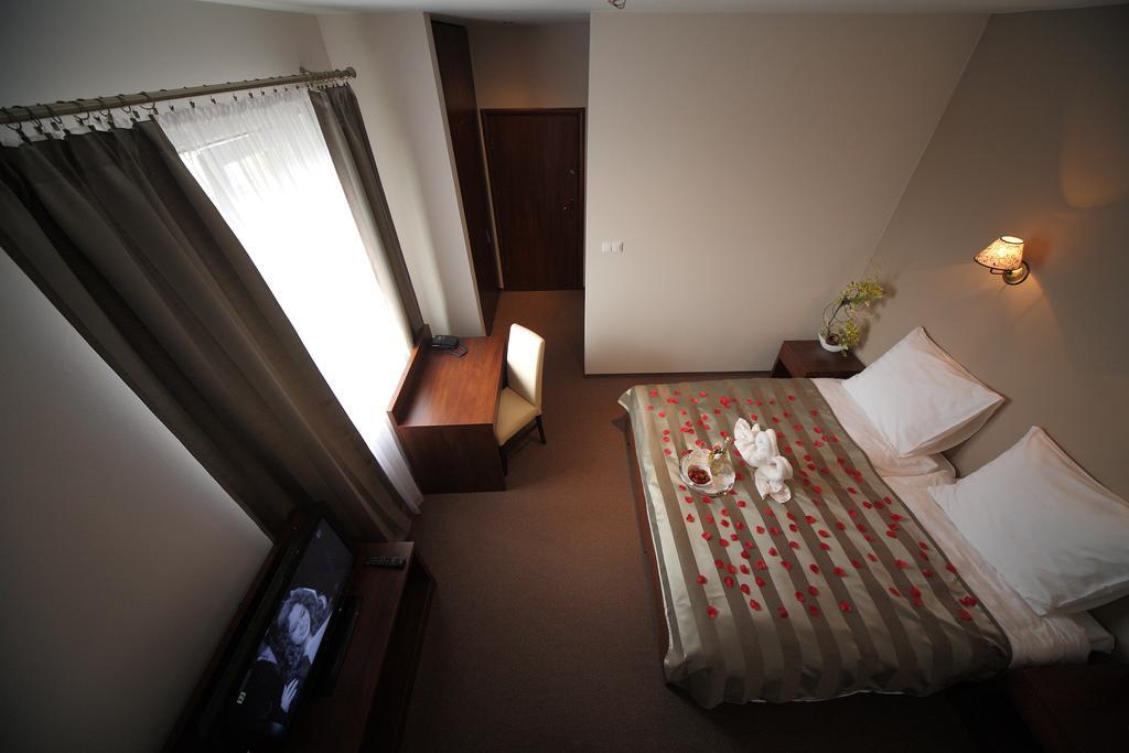 Hotel Stara Fabryka Malogoszcz Room photo