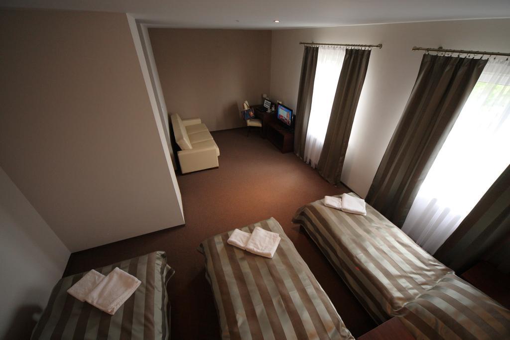 Hotel Stara Fabryka Malogoszcz Room photo